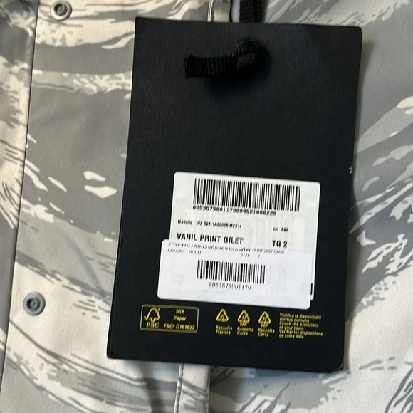 MONCLER GENIUS
4 Moncler HYKE Vanil Printed GORE-TEX INFINIUM™ Down Gilet Size 2 - Picture 3 of 6